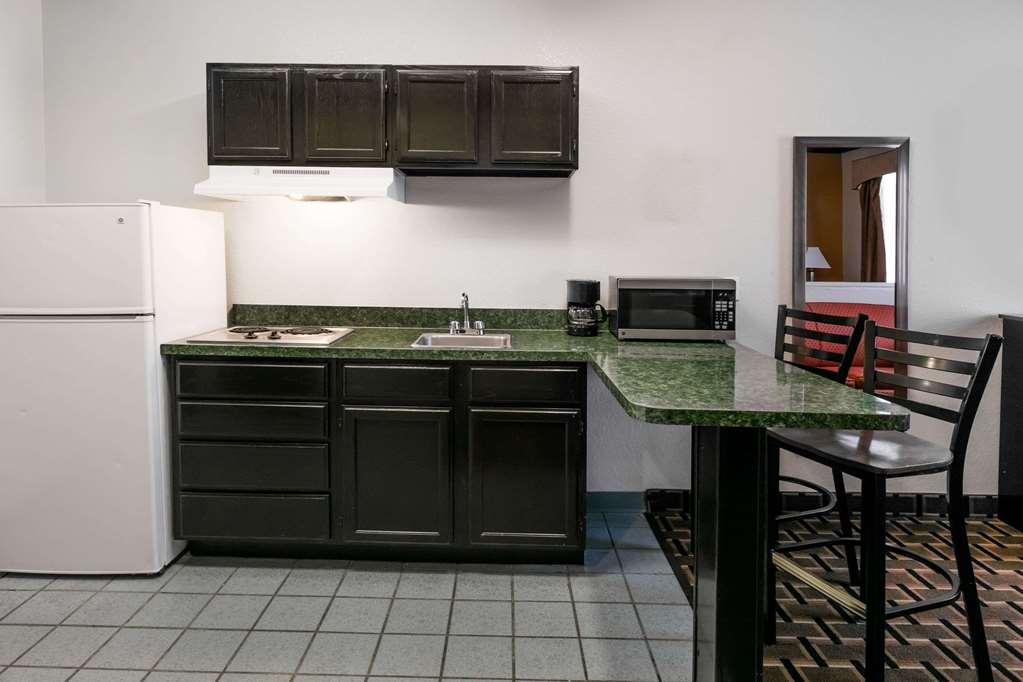 Days Inn & Suites By Wyndham Dfw Airport South-Euless Zimmer foto